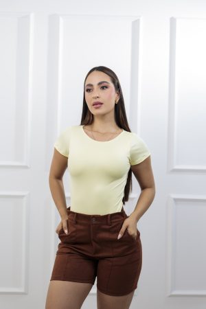 Short femenino tiro alto con bolsillos tela bengalina