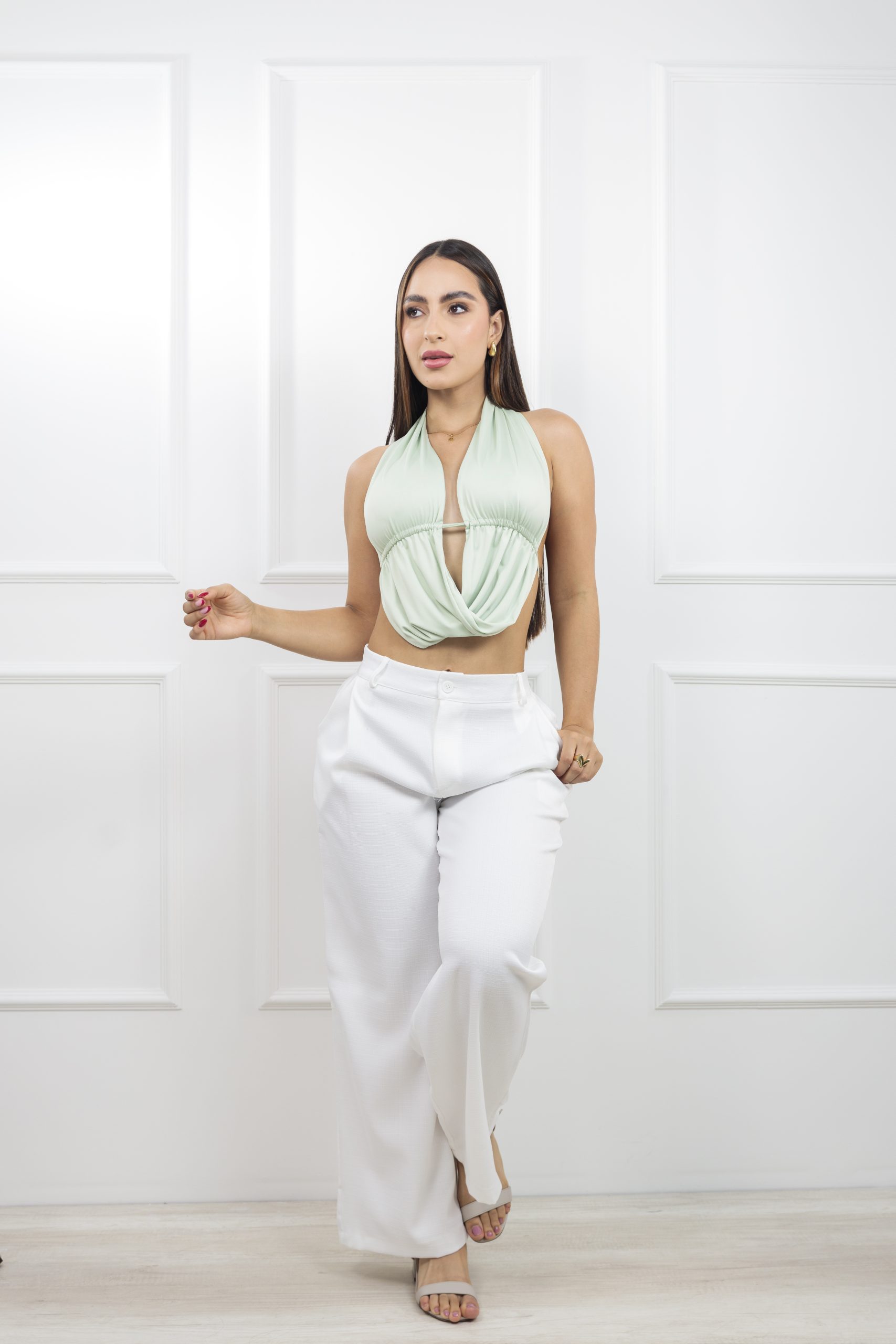 Blusa tipo babero con escote