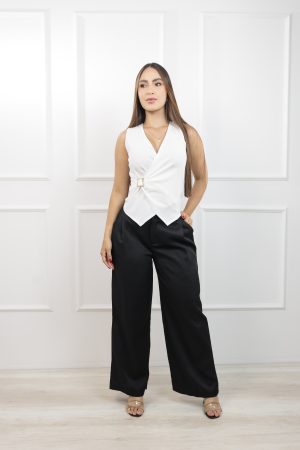 Chaleco elegante cruzado con broche decorativo