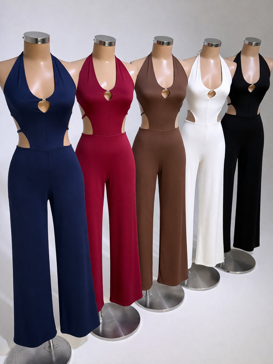 Enterizo ajustado con escote profundo y cortes laterales