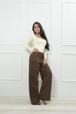 Pantalón femenino de pierna amplia tiro alto