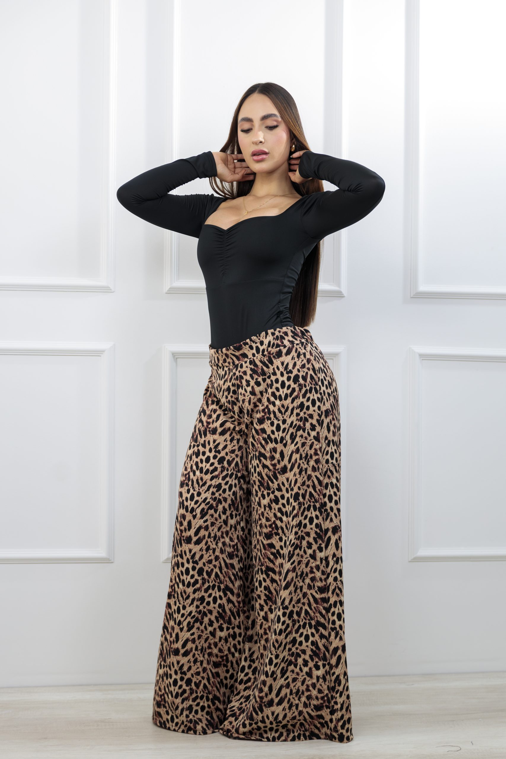 Body manga larga con escote corazón y fruncido frontal