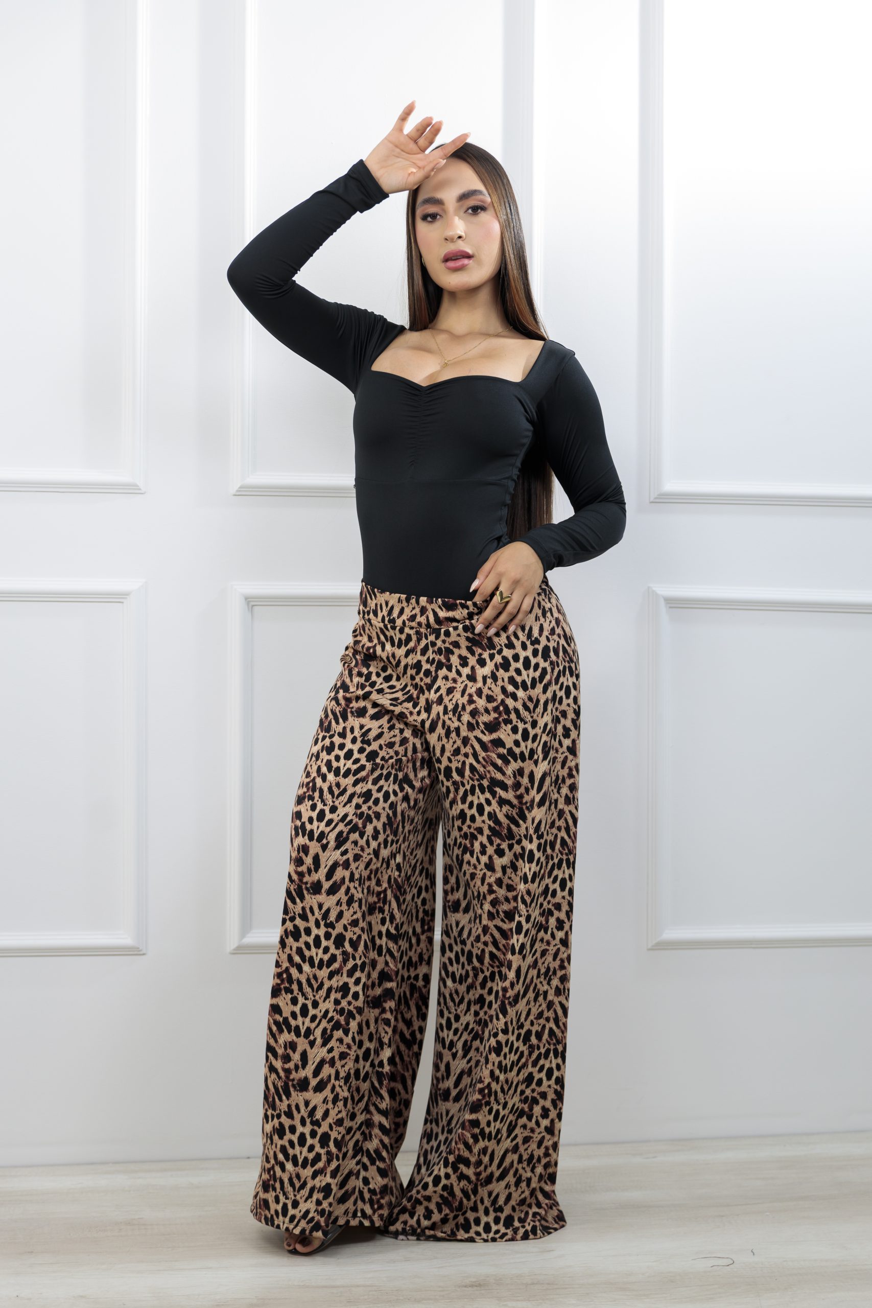 Body manga larga con escote corazón y fruncido frontal - Imagen 2