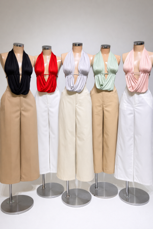 Blusa tipo babero con escote Destellante