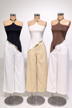 Blusa halteren con diseño asimétrico